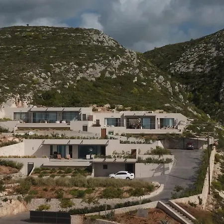 En Cueva Limnionas Infinity Villa